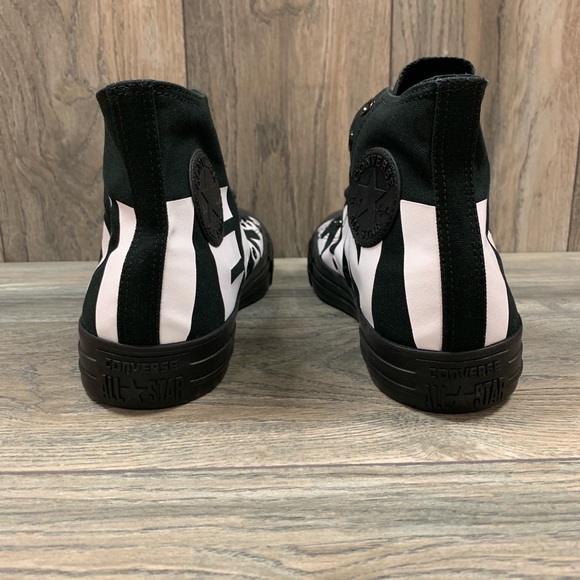 Converse Chuck Taylor Black White Hi Top Sneakers - Picture 4 of 5